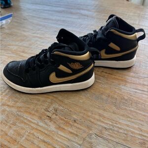 Little kids, Air Jordan mid, size 11